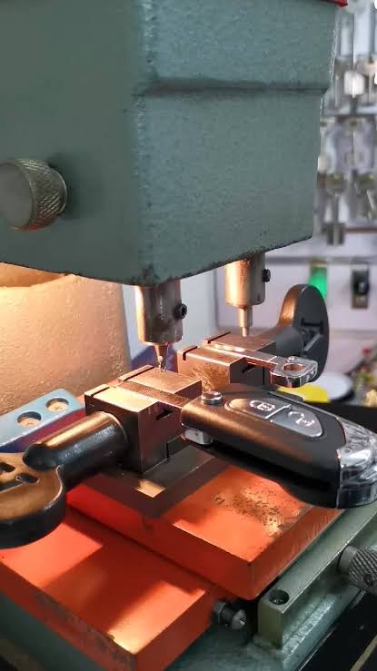 Davidson Chaveiro | Chaveiro 24 Horas - Chaveiro em São Francisco, Cariacica/ES - Foto 2