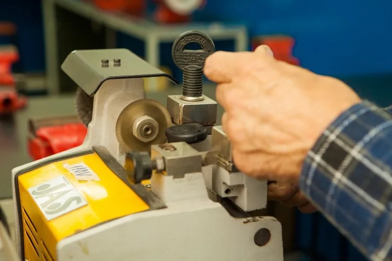 Davidson Chaveiro | Chaveiro 24 Horas - Chaveiro em São Francisco, Cariacica/ES - Foto 3