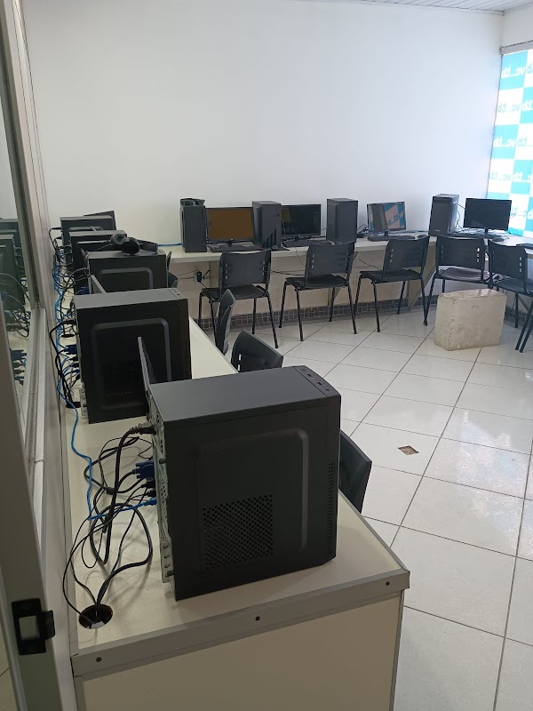 VC_TB Inglês e Informática - Escola de Idiomas em Campo Grande, Cariacica/ES - Foto 4