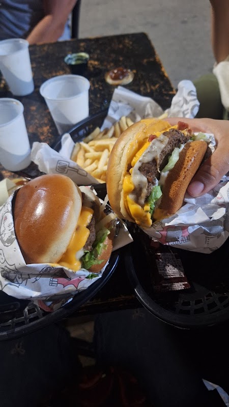 Mil Grau Hambúrgueria - Lanchonete em São Geraldo II, Cariacica/ES - Foto 3