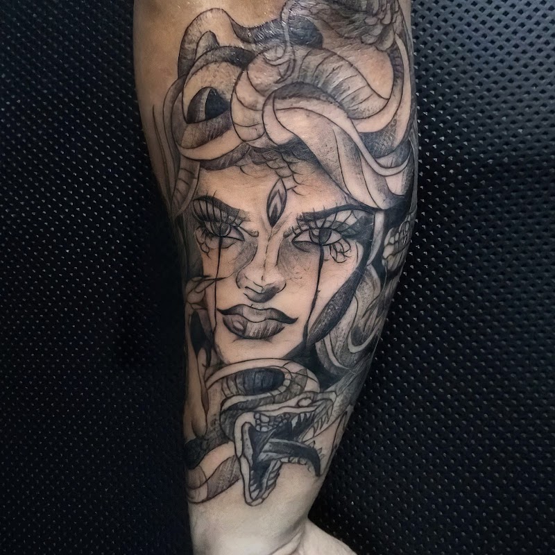 Tattoo Clinic - Stúdio de Piercing e Tatuagem